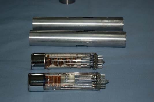 Material Principalele cristale de scintilatori anorganici Densitatea (g/cm ) λ max (nm)