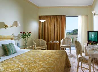 ιδιωτική πισίνα (Aqua Junior Suites) και 3 Superior Σουίτες με ιδιωτική πισίνα (Panorama Blue Executive Suites).