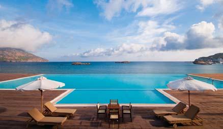 ALIMOUNDA MARE 5* DELUXE ΠΗΓΑΔΙΑ - ΚΑΡΠΑΘΟΣ Bρίσκεται στη νοτιοανατολική ακτή της Καρπάθου, 7 με τα πόδια από το κέντρο του χωριού Πηγάδια, δίπλα στην παραλία, σε έναν ήσυχο όρμο. Απέχει 15 χλμ.