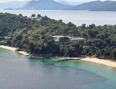 ατμόλουτρο, ψηφιακό ραδιόφωνο, ψηφιακή θυρίδα, αυτόνομο κλιματισμό, επιλογή τύπου μαξιλαριών, μεγεθυντικό καθρέπτη, ηχεία για αναπαραγωγή ψηφιακού ήχου, στεγνωτήρα μαλλιών, μπουρνούζι, παντοφλάκια κ.