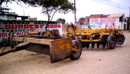 לשפר את היבול כדי שיקנו מאיתנו זרעים גם בשנה הבאה. החקלאים נהגו לשכור כלי עבודה במסגרת משרד ממשלתי ולשלם בעבורם לפי שעות, כולל זמן נסיעה לשטח.