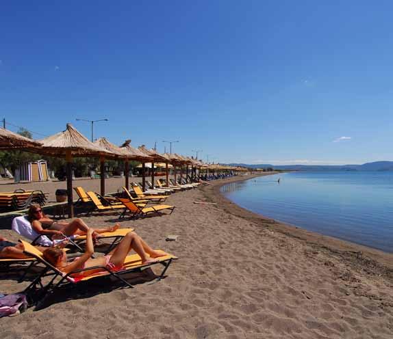 Σκάλα Καλλονής ΤΑΒΑΡΙ Βρίσκεται 4 χλμ. νότια του χωριού Μεσότοπος. Είναι μια γραφική παραλία με ένα μικρό λιμάνι, καφενεία πάνω στην άμμο, καθώς και αρκετά ενοικιαζόμενα δωμάτια.