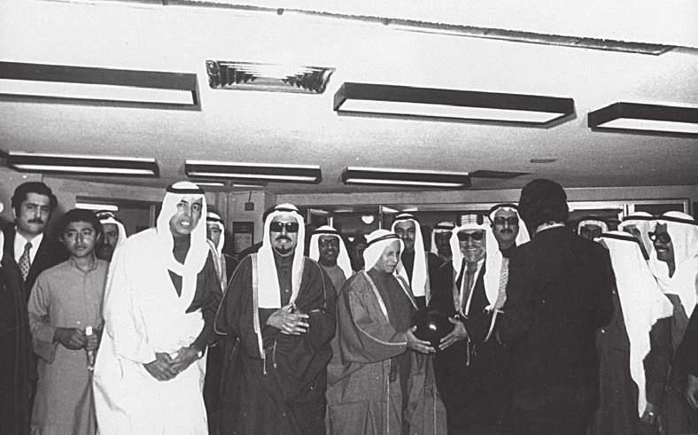 مجلس الا مة الكويتي خالد ص اله الغنيم والش يخ عبد االله الجابر الص باه الذي كان حينها
