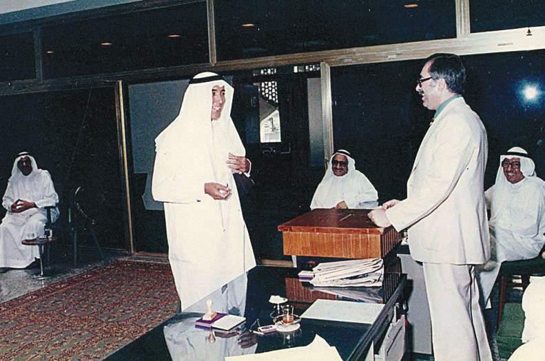 من اليس ار) وخلفه مبارك الهس اوي ويبدو علي المو اش