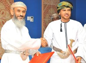 الشركة تعلن عن المزيد من مشاريع االستثمار االجتماعي بمنطقة االمتياز كشفت الشركة النقاب عن ثالثة مشاريع جديدة للمجتمع المحلي في منطقة امتيازها حيث ستوفر المعدات واألجهزة الطبية الجديدة للمستشفى الذي أ
