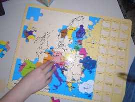 Β. Παζλ 200 τεμαχίων με τίτλο puzzle decouvertes EUROPE, με τις χώρες