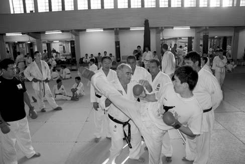 Шараға аймақ басшысы Алик Айдарбаев пен әкімдік өкілдері, Рио Олимпиадасының күміс жүлдегері Әділбек Ниязымбетов пен Олимпиада қатысушысы Берік Әбдірахманов қатысты.