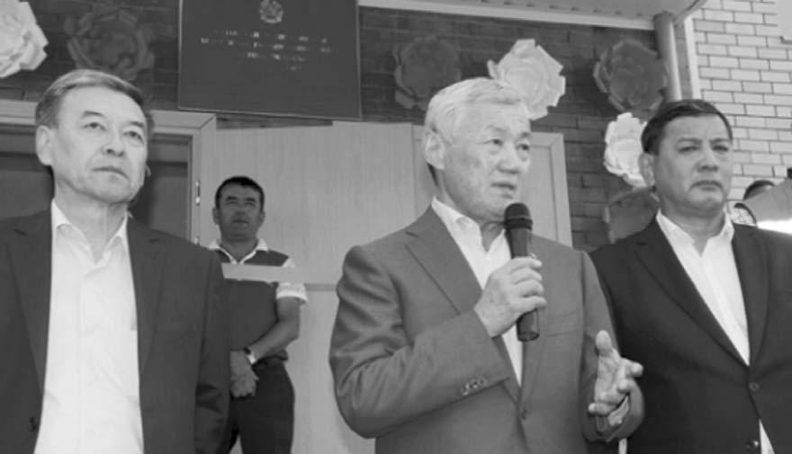 Ештеңе білмеймін» деген сарында жауабы қысқа болды. Республикалық сайттардың бірі мұны тәптіштеп жазып берді. Басқа сайттар к шіріп басты. Нағыз шу енді басталды.