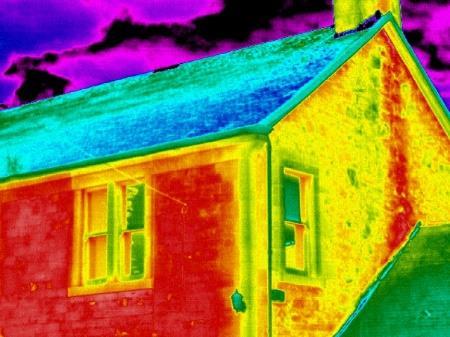 Aktivna termografija Princip merenja opisan u dosadašnjem delu poglavlja koristi isključivo sopstveno zračenje tela radi merenja njegove temperature.