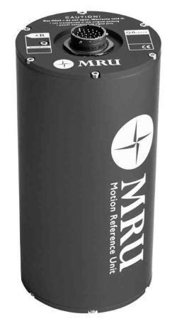 ΕΙΚΟΝΑ 3.6 Αισθητήρας MRU (Courtesy Kongsberg Simrad Ltd) ΕΙΚΟΝΑ 3.7 Άξονες διατοιχισμού (roll) προνευστασμού (pitch) και ανασήκωμα (heave). (personal.maths.surrey.ac.uk) 3.2.