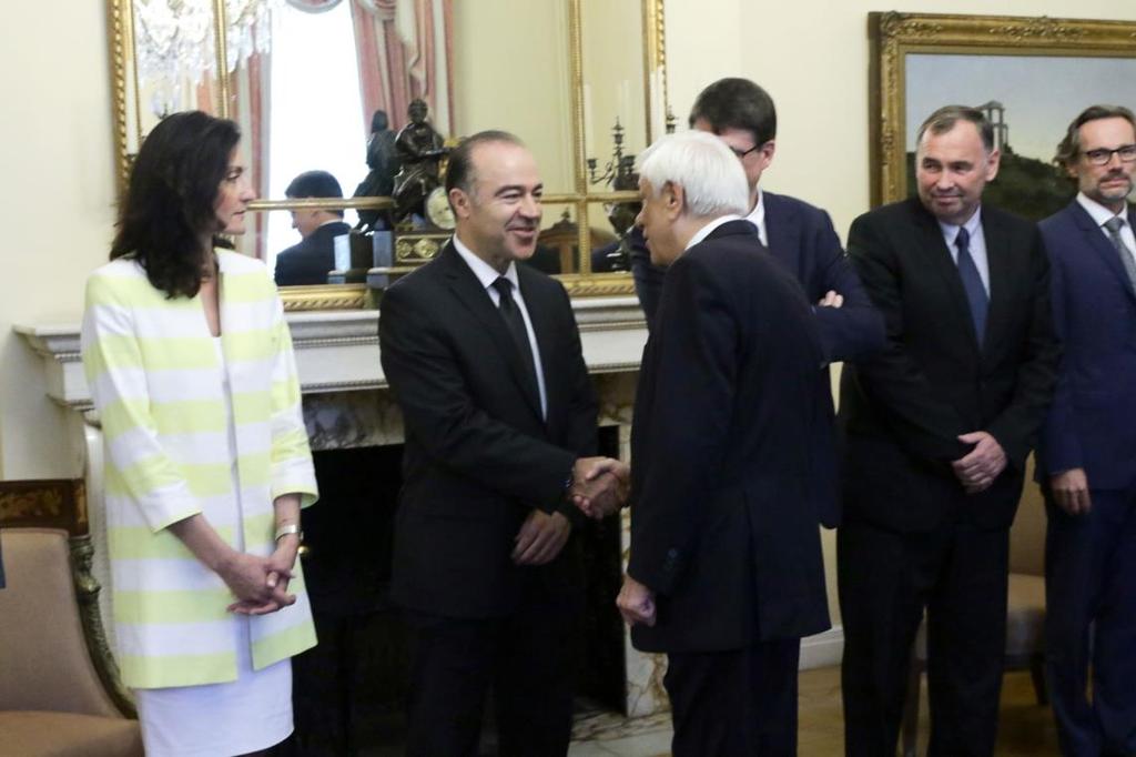 Χαιρετισμός του Προέδρου της Ελληνικής Δημοκρατίας κ. Παυλόπουλου με τον κ.