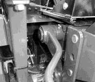 Rokavci, transmisija in dvižni mehanizmi so opremljeni z mazalkami tipa: DIN 742 Tip