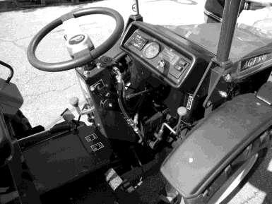 7.4. ZAGON TRAKTORJA Pred zagonom traktorja vedno preverite, če je dovolj olja v motorju, dovolj tekočine v hladilniku in goriva v rezervoarju.