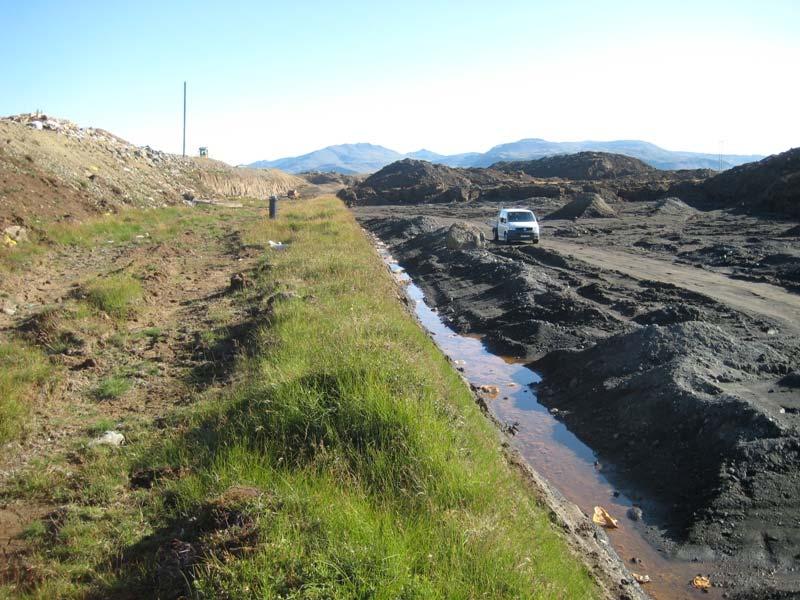 Mynd 7. Frá urðunarstaðnum í Fíflholtum. Myndin er tekin til norðurs austarlega á svæðinu.