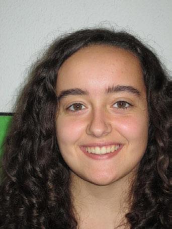 Maria Amezaga Velez DBH 3. maila Dantza egitea eta irakurtzea dut gustuko EGURREZKO KAXA Anne Zabala, honela deitzen naiz. Oraintxe bertan, egurrezko kaxa batean sartuta nago.
