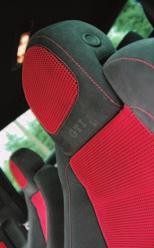 Vyrai visà Golf GTI salonà persiuvo Alcantara oda, taisò karboninius oninius veidrodòlius, uïdòjo naujus buferius bei slenksãius.