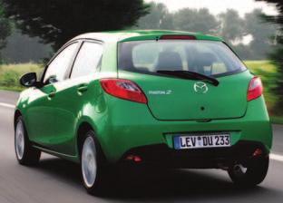 PASAULINĖS PREMJEROS Mazda 2 / Porsche 911 Turbo Cabrio MaΩesn, bet saug Kurdami naujàjà Mazda 2, inïinieriai sutrumpino jà 4 cm iki 3,89 m bei païemino 7 cm iki 1,48 m.