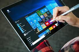 calculatoare tip Surface Pro 3 cu tastatura detasabila; este destinat unificarii tuturor platformelor de Windows pentru utilizarea pe mai multe dispozitive