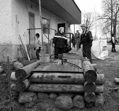 Kogunetakse kella 9.45-ks külakeskuse õuele. Tööväge juhib Anneli Pälsing (tel 502 4315). Ametlikul talgupäeval 3.