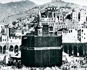 ويمي ز الا مكنة التي تخص ا تباع كل مذهب من المذاهب الا ربعة في ا رجاء الهرم. ويا تي بعد ذلك على ا يراد تفاص يل ا خرى عن مناس ك الهج في هد ش قر اءه عن رمي الجمرات ويش ره رمزيتها.
