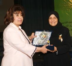 املستشار راشد احلماد ان الكويت تعد من أكثر الدول اهتماما بالتعليم الديني الذي متتد جذوره منذ بداية نشأة املجتمع الكويتي ثم بدأ في االنطالق واالنتشار مع تطور املجتمع بكل مؤسساته حتى أخذ صفة املؤسسة