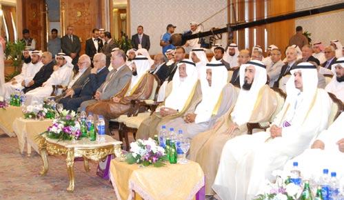 الشراكة والتعاون وأشار الى ان الوزارة وامتدادا لهذا الدور الريادي أخذت على عاتقها مهمة الدعم واملتابعة والتأهيل والتطوير للعاملني في هذه املؤسسات حتى يكونوا أهال للمهمة املوكلة إليهم متخذة في ذلك