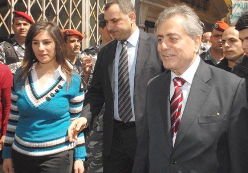 عربية وعالمية الثالثاء مارس السفير السوري في لبنان: بلدنا وكلنا بخير»املستقبل«يندد مبحاولة زج ه في األحداث: االستقرار في سورية يعنينا خرق الدعم العلني من جانب البطريرك املاروني بشارة الراعي لبقاء