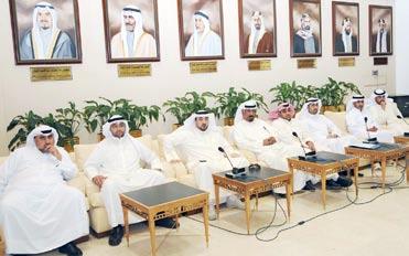 مجلس األمة الثالثاء مارس بسبب غياب دوره في التعامل مع اإلساءة التي نالته من تلفزيون البحرين عاشور: استجواب وزير اخلارجية خالل ساعة أعلن النائب صالح عاشور تقدميه استجوابا لنائب رئيس مجلس الوزراء ووزير