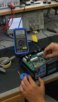 Digitalni multimetri / Tokovne kleš~e / Enostavni preizkuševalniki Digitalni multimeter MD 9030 TRMS digitalni multimeter MD 9030 je bil razvit tako za uporabo v laboratorijih, kot za vzdrževanje in