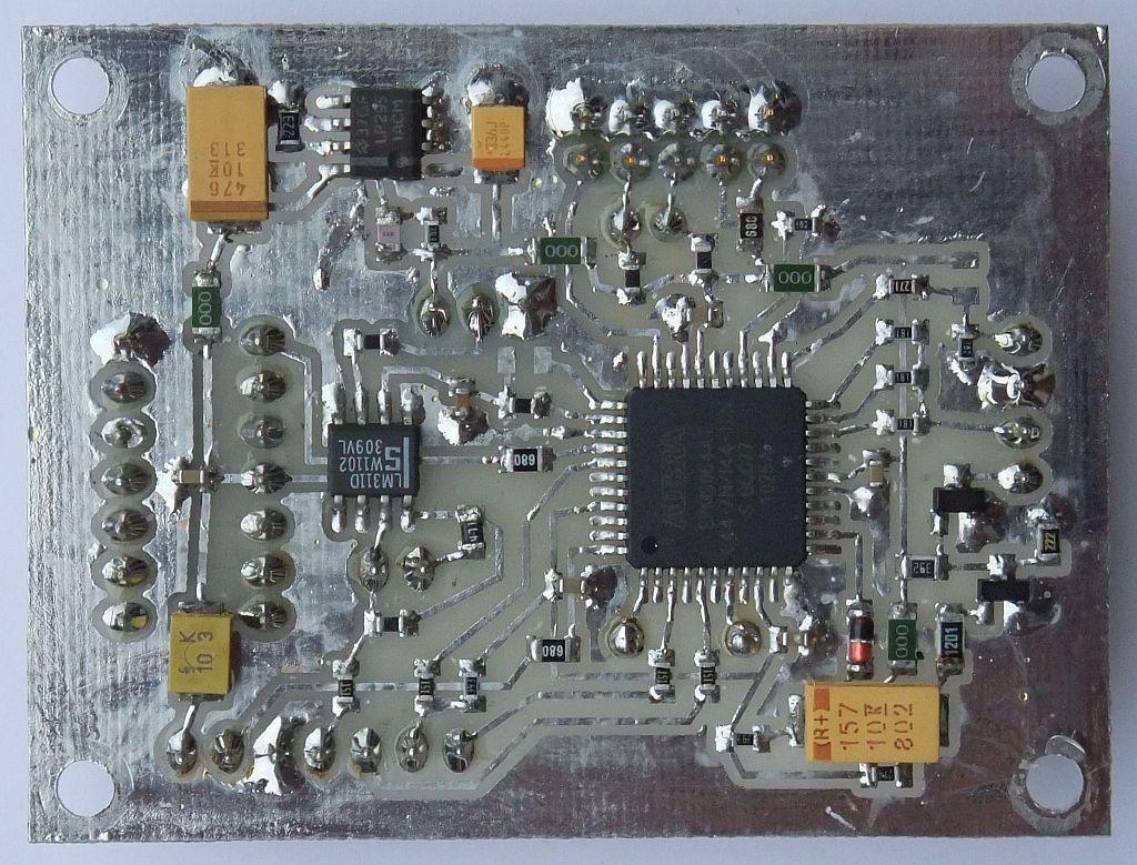 Program "bitsync" za EPM3064 vsebuje samo eno res dobro vezje za DCD (nogica 35).