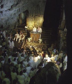 Snežnik, 1796 m Grad Prem Na temeljih rimske utrdbe je v srednjem veku zrasel premski grad v lasti oglejskih patriarhov. V stoletjih so se zvrstili številni lastniki in upravljalci gradu.