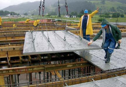 BK I - Predavanja, 2011/12 21 Varjene armaturne lestve in nosilci Pod varjenimi armaturnimi lestvami in nosilci razumemo dvo ali tri dimenzionalne sestave iz zgornjega pasu (palice), enega ali več