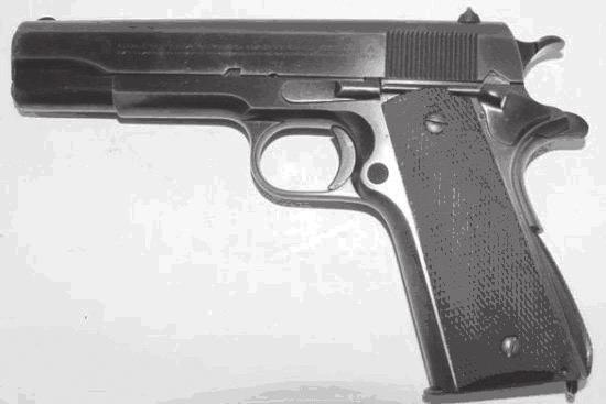 .45 kalibra Kolta pistole M-1911, ko iekļāva ASV armijas bruņojumā 1911. gadā (5.4. att.) un izmantoja pat līdz 1985. gadam.