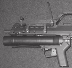 Vācu vienlādiņa granātšāvējs AG36, piestiprināts pie šautenes G36. Savukārt Krievijas konstruktori izstrādāja atsevišķi izmantojamu daudzlādiņu 43 mm granātšāvēju GM-93 (11.8. att.