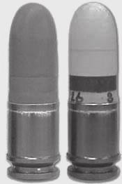 2.45. att. Granātšāvēja XM25 granātas (kalibrs 25 mm): pa kreisi TP (treniņu granāta), labā pusē HEAB (šķembu fugasa granāta ar distances darbības uzspridzinātāju). 2.6.5. Granātmetēju granātas No