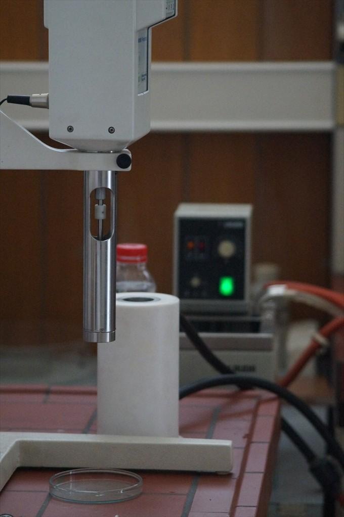 Mjerenje u laboratoriju FSB-a Slika 11: Mjerenje viskoznosti na sobnoj temperaturi Nakon mjerenja na sobnoj temperaturi odreċivanje dinamiĉke viskoznosti obavlja se na temperaturi 0 C.
