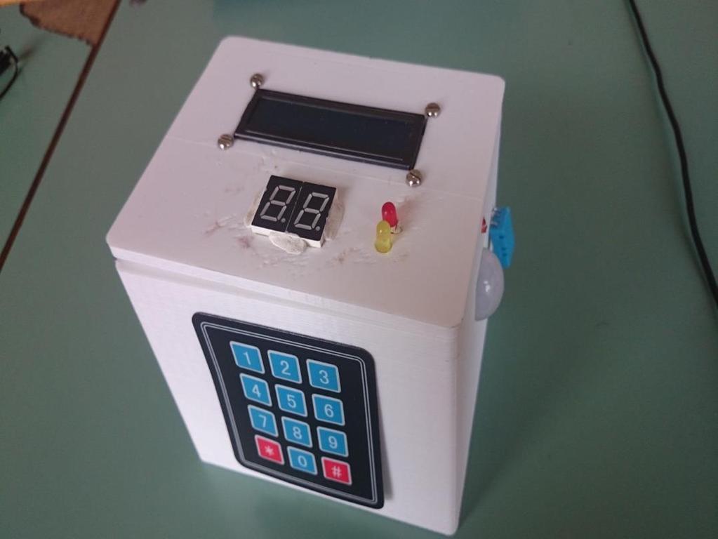 Prikaz elektronike unutar kutije