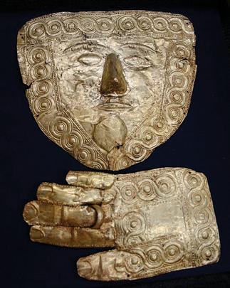 УДК. 904:[391.8:(69.21(497.771) -05 Викторија Соколовска Повторно за златните погребни маски во архајските погребувања Слика 1.
