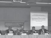 KAPITULLI V PREZANTIME NË AKTIVITETE TË NDRYSHME Guvernatori i Bankës së Shqipërisë, Shkëlqim Cani gjatë prezantimit të tij në Seminarin Zëvedësimi i cash-it me mjete alternative pagese: Avantazhet