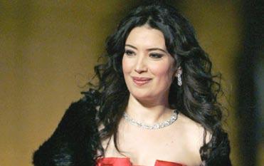 وفور إقالع السفينة سيطرت حالة من اخلوف على منى شداد بعد أن حتركت باخرة النجوم»ذا نرويج سكاي«إلى جزر الباهاما وعلى متنها فريق شط بحر الهوى.