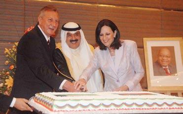 العاملي سابقا وكاثوليكوس األرمن األرثوذكس لبيت كيليكيا في لبنان آرام االول كشيشيان وعدد من السفراء والقيادات بوزارة التربية.