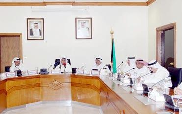 رياضة 43 اجلمعة 2 مايو 211»األنباء«انفردت بخبر جتديد عقده غوران: فض لت البقاء مع األزرق ملواصلة النجاح املطيري يعتدي على مراقب»الشباب والعربي«فوز معنوي ل»يد«الكويت على القادسية كما انفردت»األنباء«في