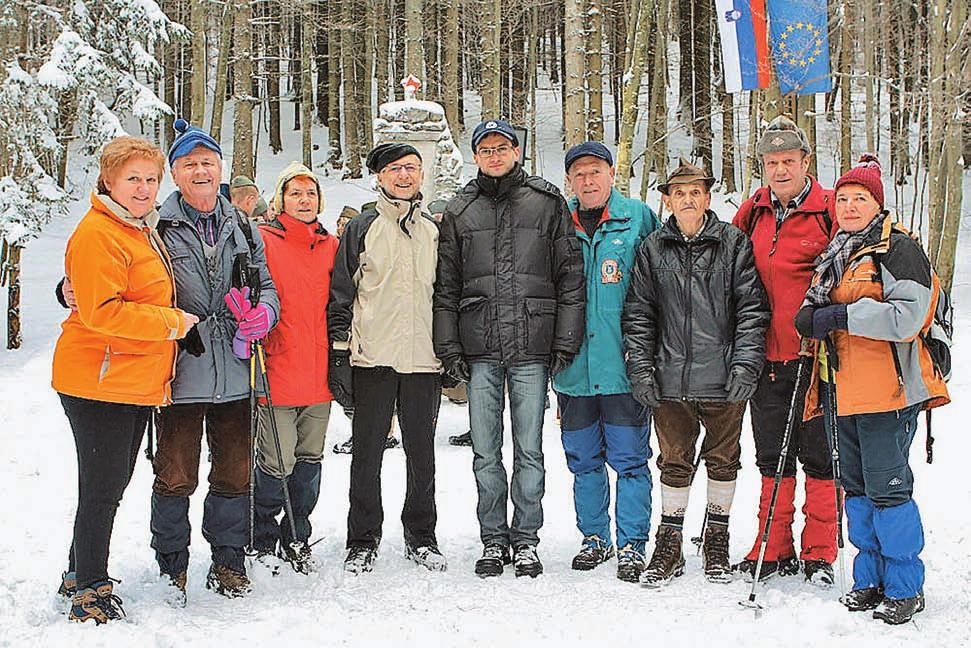 Sanacijski in geotehniëini ukrepi so zajemali izgradnjo podpornih zidov, πkarp, izdelavo meteornih jaπkov, drenaæ in meteorne kanalizacije, sanacije cest in vodovodov.