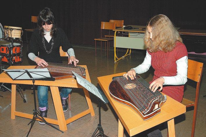 razred, Andraæ Jagodic - klarinet 3. razred, Pino Pograjec - viola 1. razred, Anja DerniË - klavir 5. razred, Lorina Vajda Marovt - violina 7. razred, Urπka Kadunc - klavir 7.