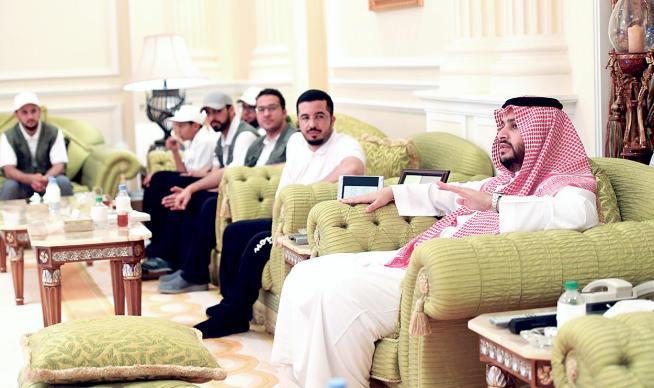 فكيف ستشعر ربة المنزل أو الفتاة العادية وقد وجدت دراسات أن النساء يشعرن بنوع من الحزن والضيق بعد قراءتهن للمجالت النسائية التي تمتلئ بدعايات كتلك فتنتهي من قراءة المجلة وتشعر أنها سمينة قبيحة منف رة.