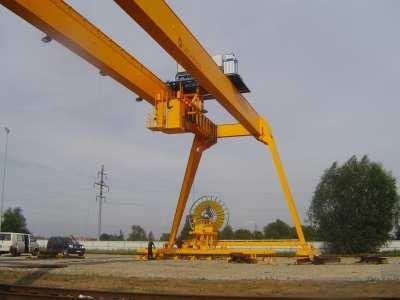 1. PAGRINDINIAI TECHNINIAI EKONOMINIAI RODIKLIAI Projektuojamo krano jud jimo mechanizmas padeda transportuoti krovinius išilgai ir skersai cechų ar sand lių.