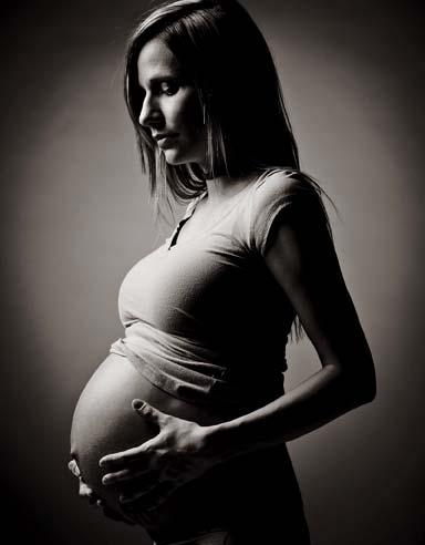 NEDOSTATAK ŽELJEZA U RANOJ TRUDNOĆI MOŽE IMATI DUGOROČNE POSLJEDICE NA RAZVOJ MOZGA 35 % - 58% zdravih žena posjeduje određeni stupanj nedostatka željeza jedna od pet žena reproduktivne dobi boluje