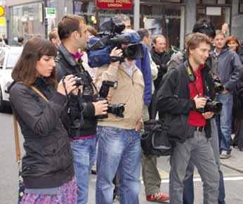 Odnosi MEDIJI z Elektro Ljubljana v medijih v letu 2010 Lani se je število objav z geslom Elektro Ljubljana glede na leto 2009 poveëalo za 19 oziroma za 1,5 % (s 1.241 na 1.260 objav).