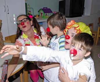 Odnosi MEDIJI z cejšnjem poveëanju številu pozitivnih objav glede na leto 2008 (192 objav). Tudi število negativnih objav je bilo lani manjše za 67 kot v letu 2008.