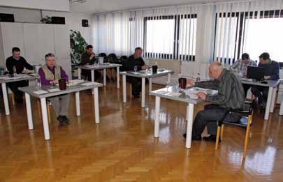 NOVICA NOVICA SreËanje vinogradnikov na jubilejni 25. CviËkariji Strokovna komisija je strogo ocenjevala vzorce vin.